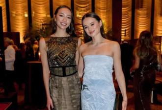 默多克95岁 邓文迪携2女赴宴 与继母大哥同框