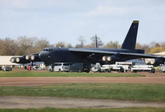 美B-52轰炸机升空！精准空袭哈尔克岛画面曝