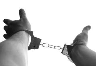 为敌人提供情报 伊朗警方逮捕500人