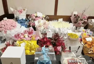 吴奇隆参加同学会"头大一圈"被嘲幸福肥!人群中少年感十足