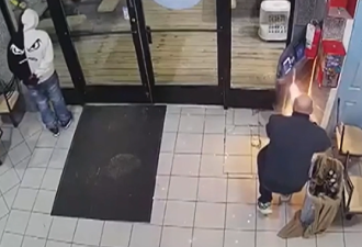 宾顿嫌疑人用焊枪盗窃ATM，结果触发警报，0元入账！