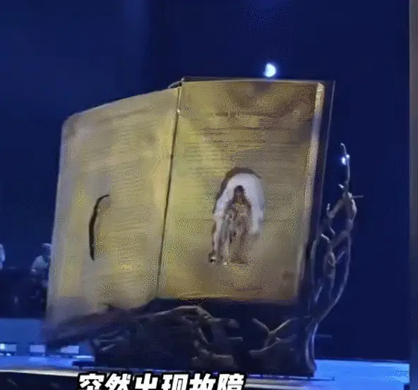 蔡依林演唱会出意外，她因道具故障差点被甩出去，现场视频曝光