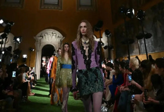  一场秀集齐了所有色彩？ | Valentino 2026 秋冬 