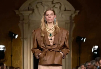  一场秀集齐了所有色彩？ | Valentino 2026 秋冬 