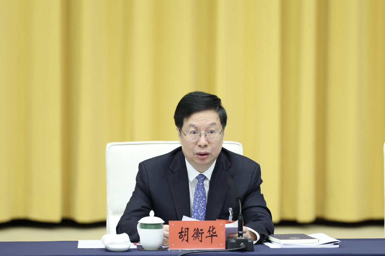 重庆市长胡衡华昨天传出被带走调查，恐成为3月首名落马的正部级高官