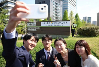 “蠢货” 中国留学生回国前做这事…全网炸锅了