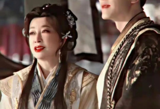 辣眼！75岁刘晓庆扮少女与小30岁男演员拍吻戏 网友：太违和