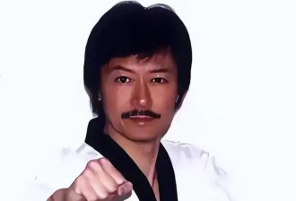 善恶终有报！插刀教背刺印小天14年，如今的下场真是大快人心