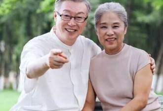 75岁大爷起诉70岁同居大娘：15万买社保，分手后要还