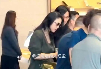 汤唯疑怀二胎，网友从倪妮和汤唯“咬耳朵”猜到，其身形发福