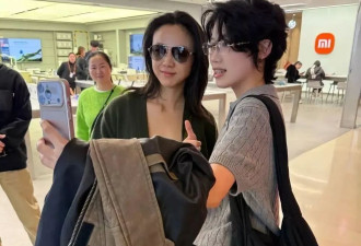 46岁汤唯与丈夫逛街被疑怀二胎 跟倪妮捂嘴耳语