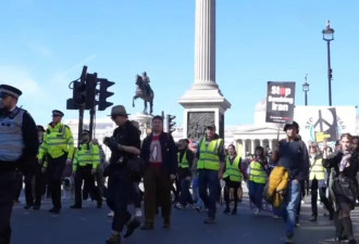 英国民众抗议美以对伊朗军事打击....