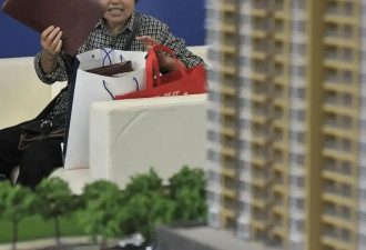 8万！炒海景房的中国人，深陷泥潭