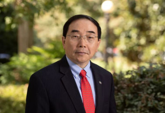 从农村到加州大学校长：他拎着一个箱子来美国 40年后站上顶峰