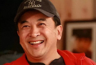 24次上春晚,65岁工作没了老到走路靠人搀扶,黄宏现在过得如何?