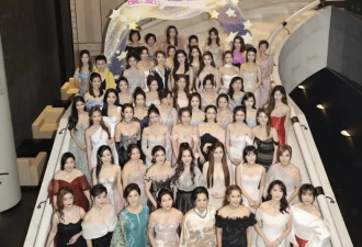 67岁朱玲玲会打扮，穿新中式凤褂戴祖母绿项链，港姐中她最有气质