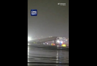 突发！加航客机撞上消防车 事发时时速约39公里 飞机头部损毁严重