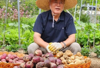 73岁的文在寅：每月爽拿近万美金退休金 爱种菜