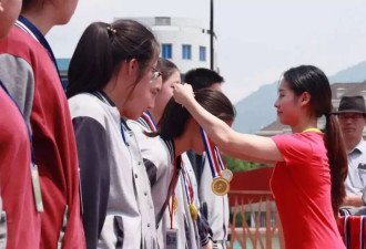 退役体操冠军吴柳芳，“清凉”直播“擦边”之后