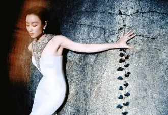 倪妮写真大秀事业线和完美背肌！她魔鬼身材性感火辣