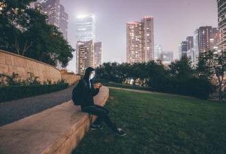 中国年轻人正疯狂“买情绪”