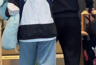 阚清子产后一个多月复工，老公陪伴其现身机场，前往长沙录制浪姐