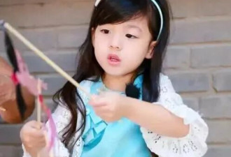 13岁小泡芙海边美照惊艳了网友！亭亭玉立美少女