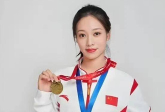 31岁吴柳芳曾为40万债务擦边，近况被曝
