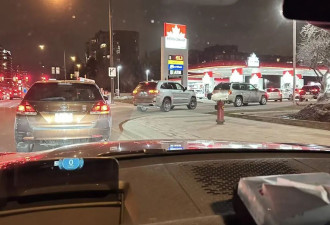太疯狂! 多伦多全城"抢油": 华人连夜排队, Costco挤爆