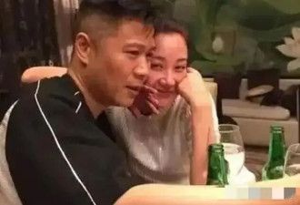 57岁许晴近况曝光，同学聚会被指没边界感不害臊，穿拖鞋肆意奔跑