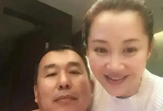 57岁许晴近况曝光，同学聚会被指没边界感不害臊，穿拖鞋肆意奔跑