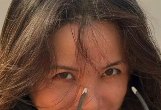她26岁成双料影后，二婚嫁靳东高龄生下俩儿子，如今48岁被宠成宝