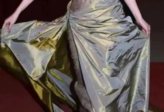 39岁刘亦菲米兰一夜封神:穿“土味”鱼嘴鞋征服..