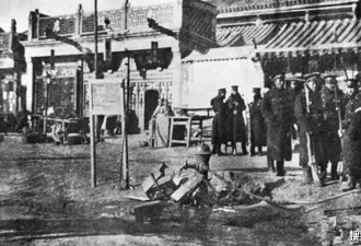 老照片：1912年袁世凯遇刺现场,三枚炸弹马死车翻