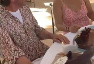 巩俐夫妻俩现身法国街头，吊带裙尽显丰满野性