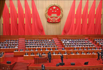 当两会成了“春晚” 北京走进“赤裸”时代
