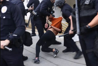 全美抗议升级：投掷水泥块 催泪弹乱飞 高速路也成战场