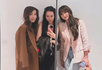 48岁吴佩慈露面，穿小脚裤简单干练，失去了...