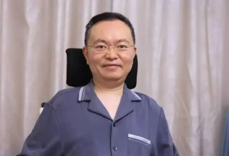 蔡磊透露近况：4个人搀扶也无法迈步挪动....