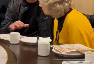 李小龙81岁妻子罕见现身，与粉丝聚会状态好，女儿李香凝贴心照顾