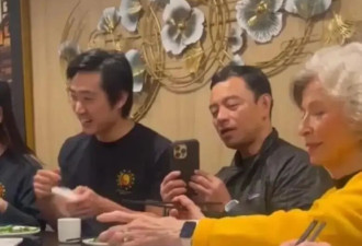 李小龙81岁妻子罕见现身，与粉丝聚会状态好，女儿李香凝贴心照顾