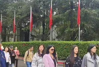 李湘风波后现身韶山，肉眼可见瘦了许多