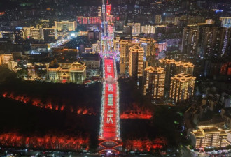 约80层楼高的神女大扶梯，把重庆巫山县城推向了台前