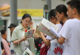 被“弃选”的历史课，和离开讲台的老师