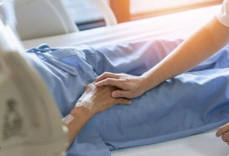 炸锅了! 温哥华84岁老人骨折急诊求医, 医生第一句话竟是...