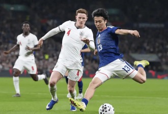 日本足球震撼11秒：巴萨式破门看呆9万人