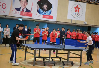 郭晶晶、贝佐斯穿千元HOKA火了，“丑鞋”凭什么成中产标配？