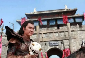 “粉底液将军”，如何变成一代战神？