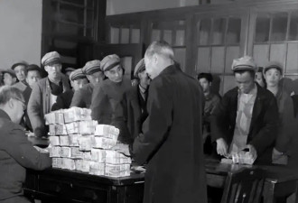 1948年上海：拿到工资的第一件事，是跑