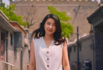 谷爱凌与郭晶晶出席活动，何超琼主动让C位显格局